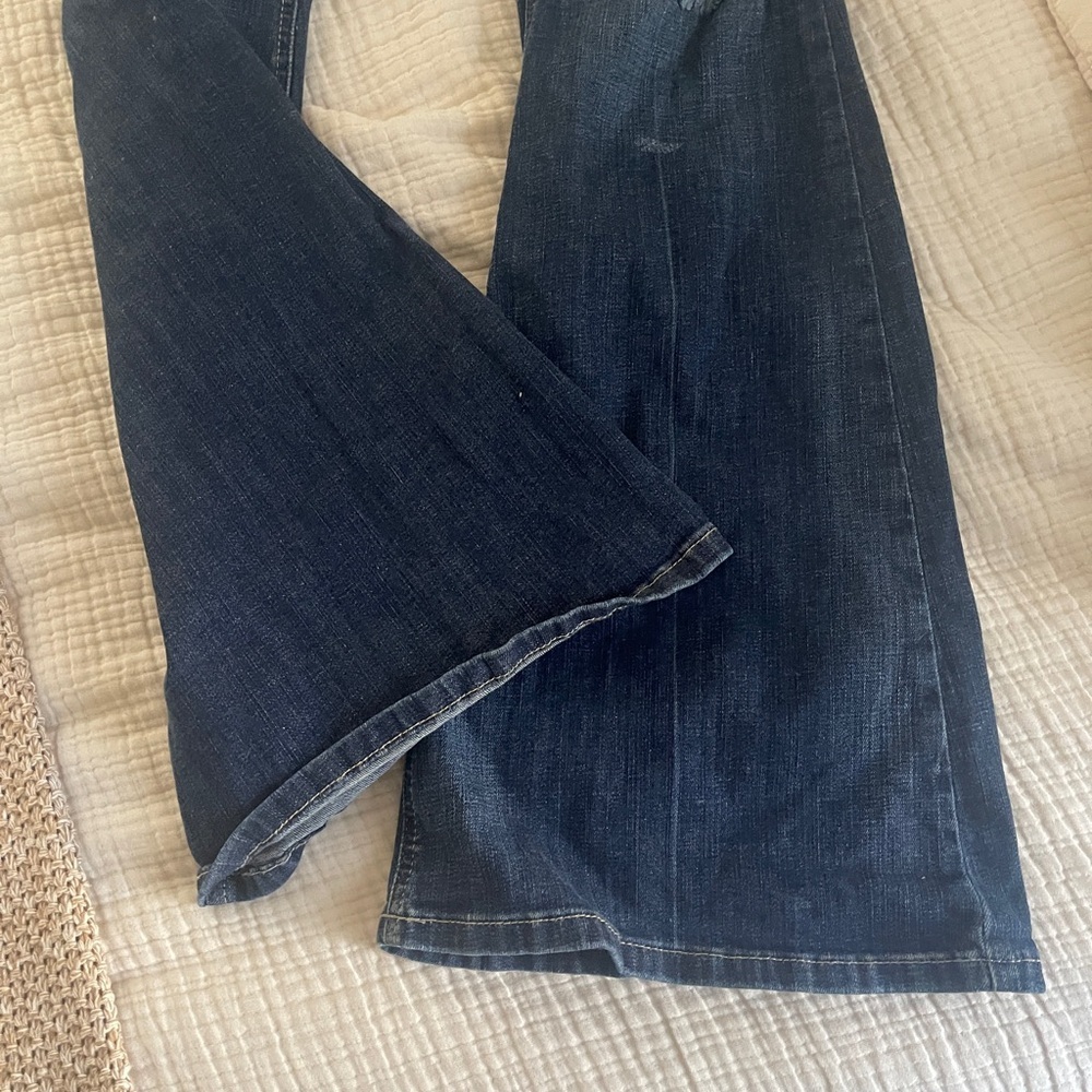 Ariat REAL woman’s Dark Wash High Waisted FLARE distressed Jeans Size 30R - Picture 2 of 9